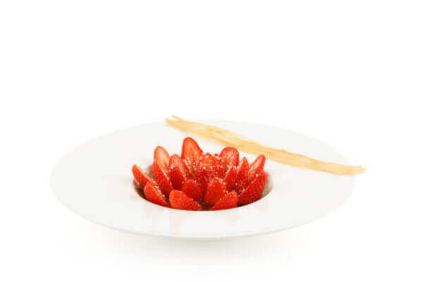 SALADE DE FRAISES* ET SA LIQUEUR DE BASILIC GARDEN PARTY®