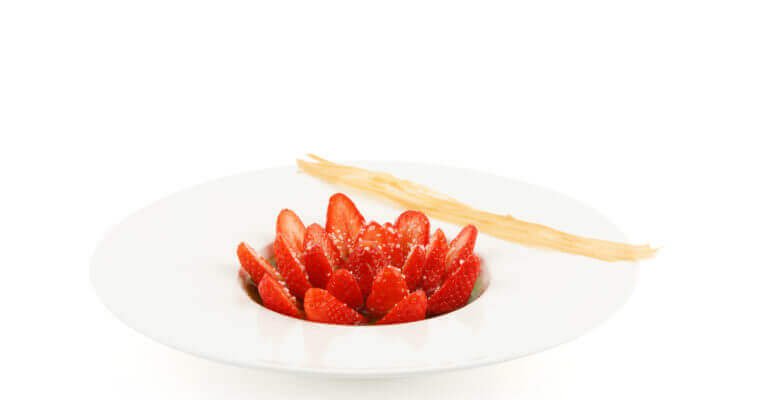 Salade de fraises* et sa Liqueur de Basilic Garden Party®