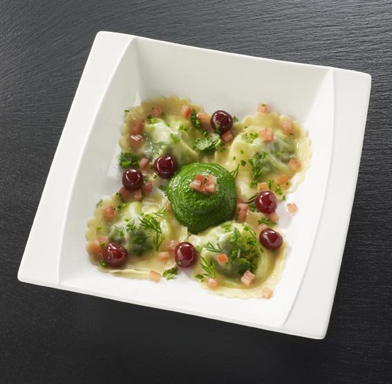 Ravioles d’escargots de Bourgogne, purée de persil, Griottines La Bleue®