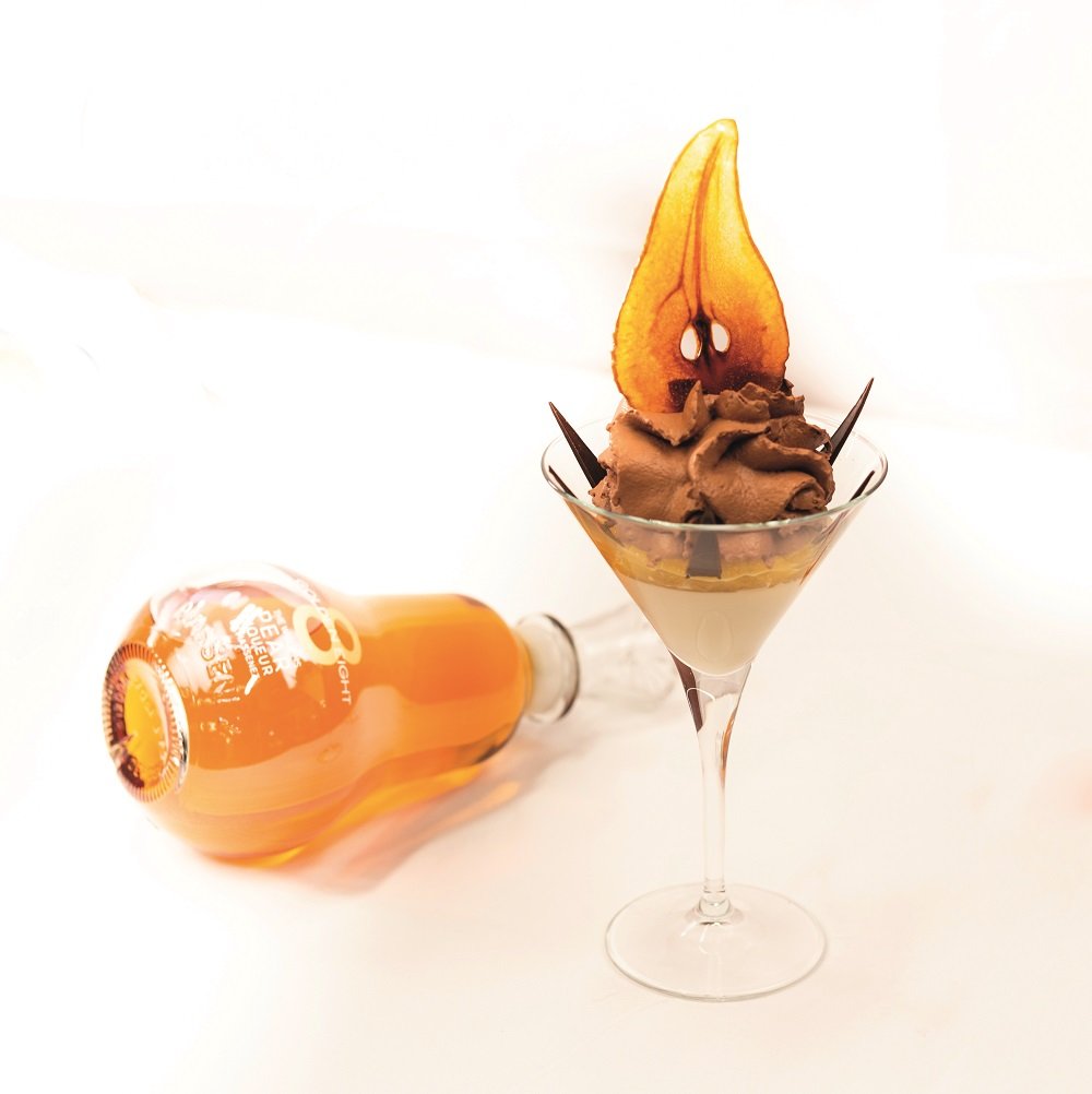 Panacotta Golden Eight® poire caramélisée, espuma chocolat au siphon